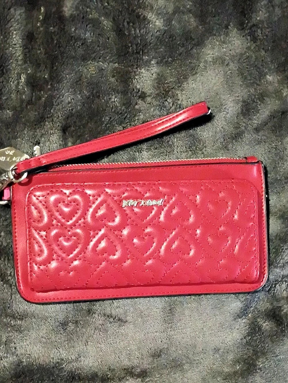 Betsey Johnson Quilted Heart Zip Around Wristlet Wallet Red & Gold.Also Like New